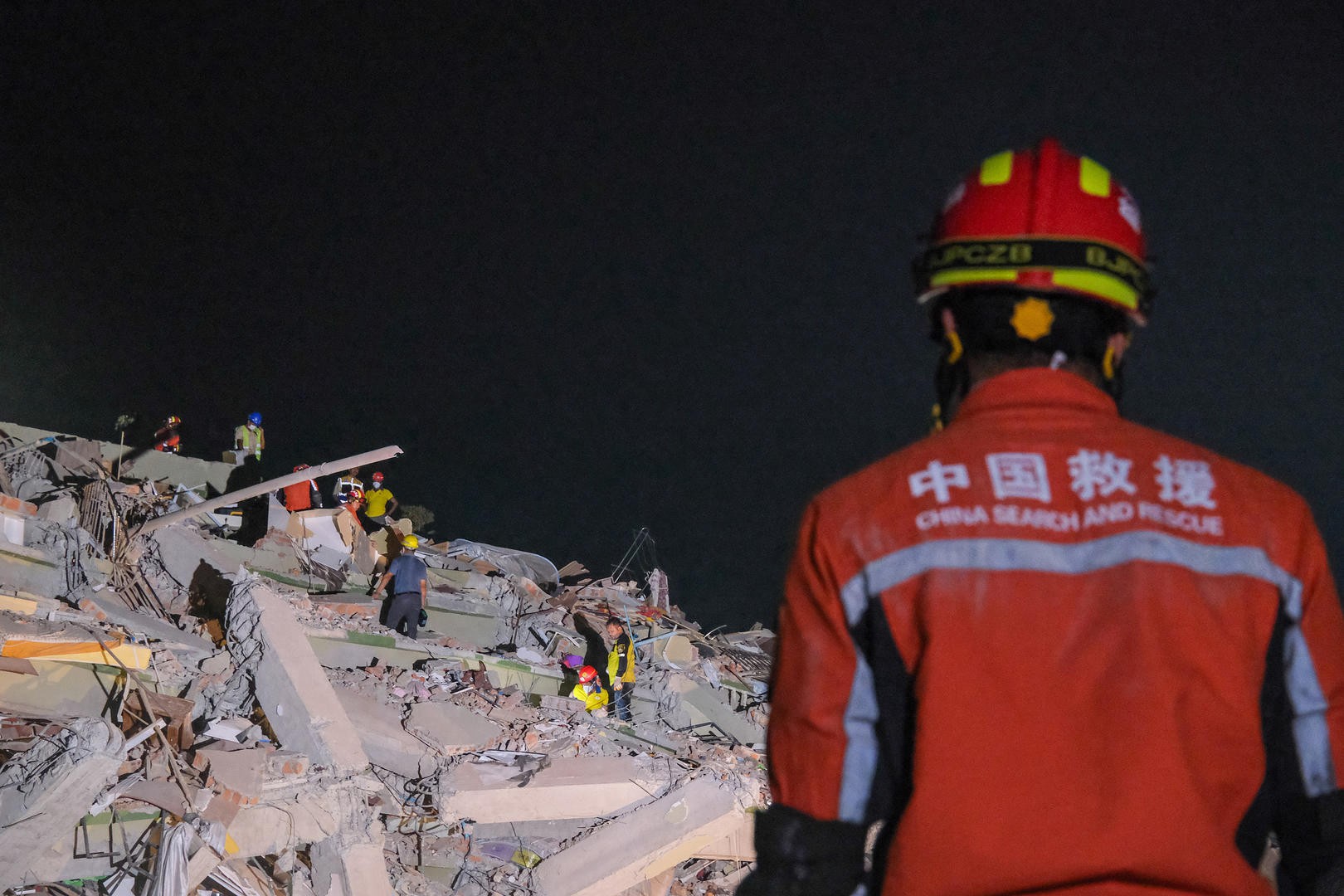 中国决定向缅甸提供1亿元救灾援助！缅甸强震已致超千人死亡，国际机构：灾情令人担忧！敏昂莱呼吁国际救援
