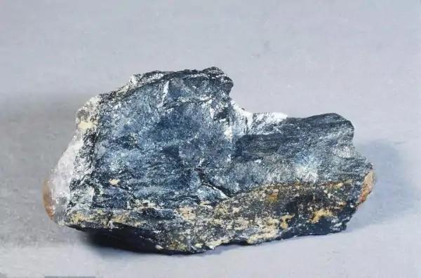 我国发现新矿物 正式命名为金秀矿