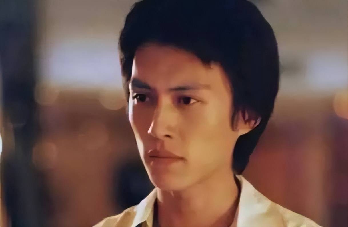 中央戏剧学院院长郝戎，主动投案