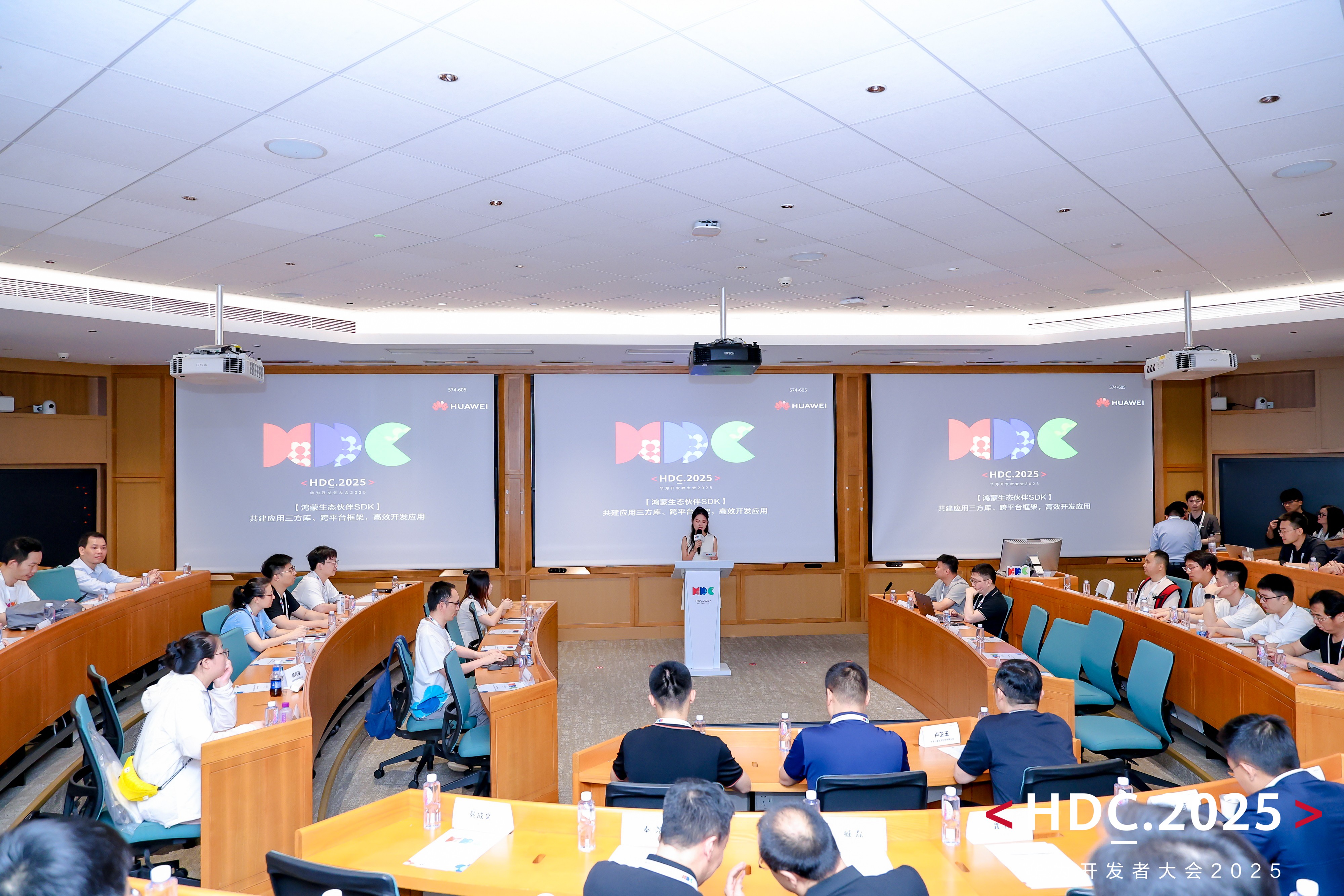 智启生态新景:360集团成功举办2025智能体生态论坛