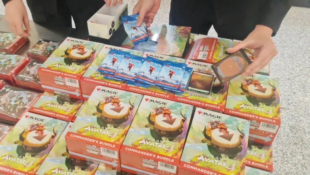 西安咸阳机场海关查获盲盒游戏卡牌9300张