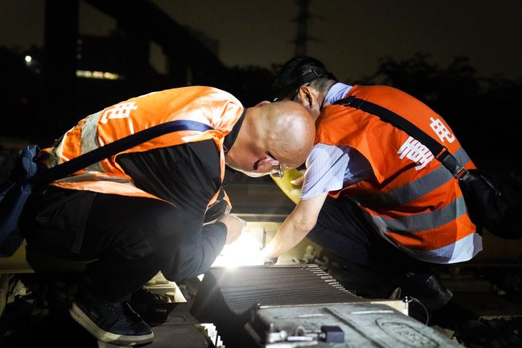 重庆车辆段开展专项整治 确保2026年春运动车组运行安全