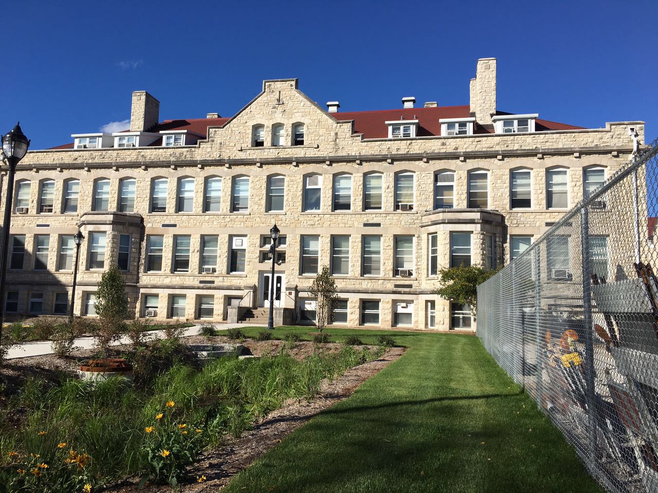 经纬早班车|美国遭遇股债汇“三杀”;欧洲议会冻结美欧贸易协议批准程序