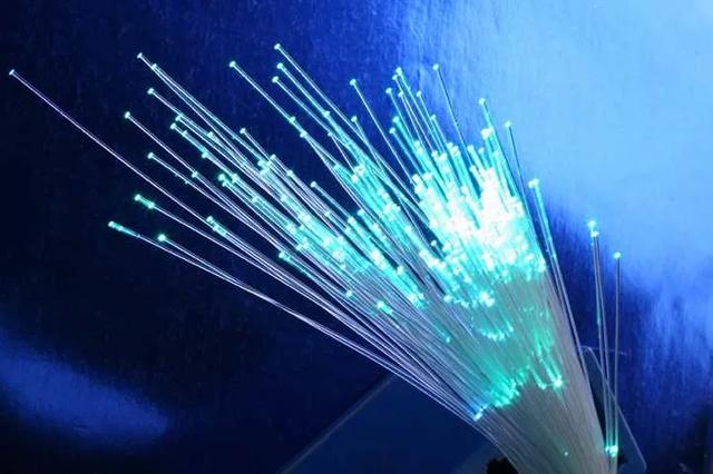 光迅科技获得发明专利授权:“一种光纤阵列组件及制作方法”