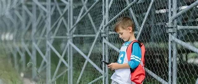 法国执法部门搜查社交媒体平台X的法国办公室