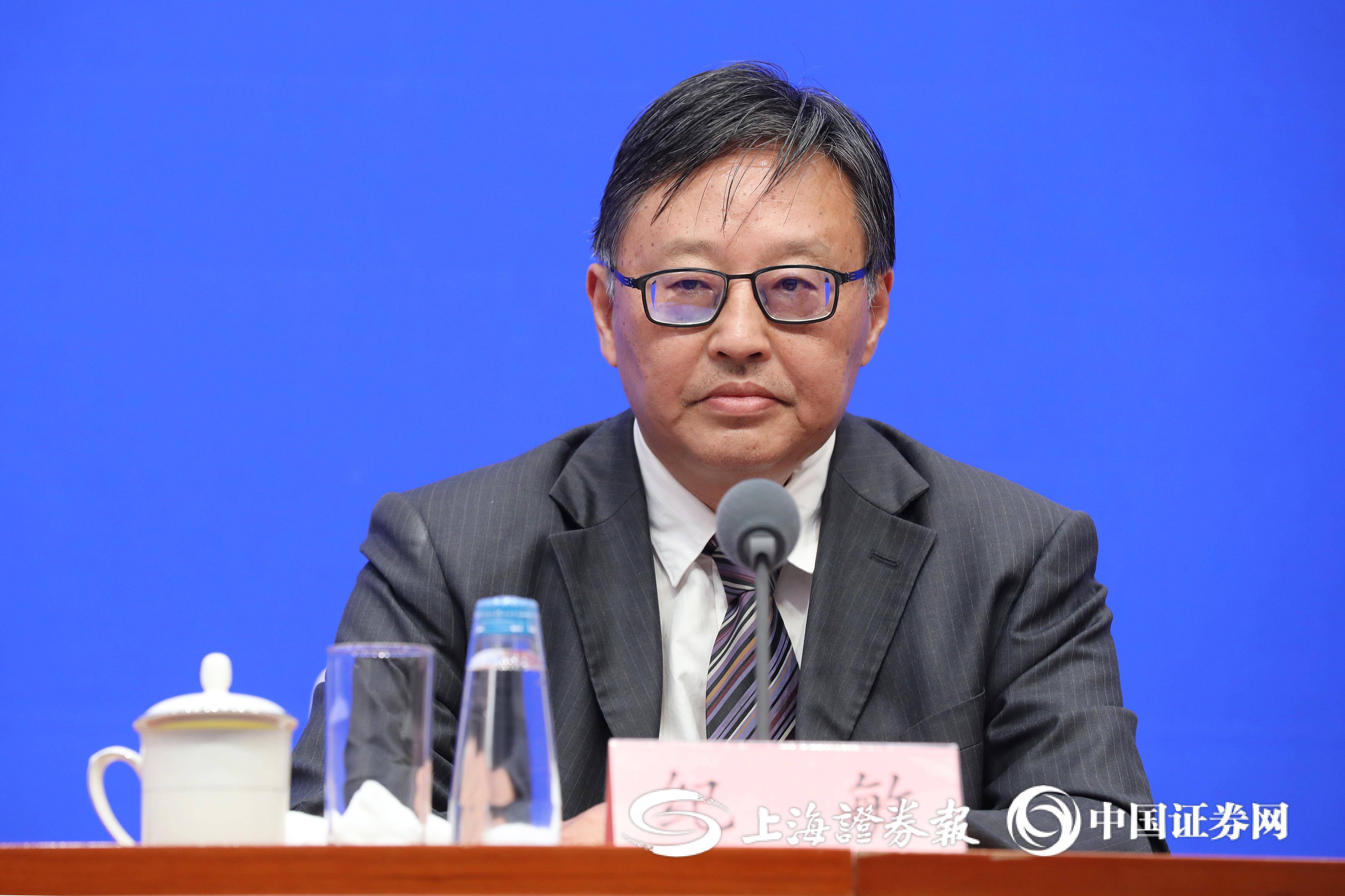 上海实施“人工智能+”行动 政协委员呼吁AI普惠民生