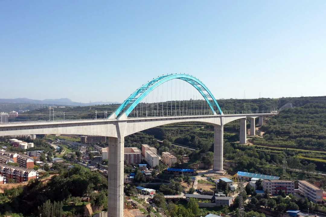 （新春走基层）西延高铁“信号长廊”的5G守护者