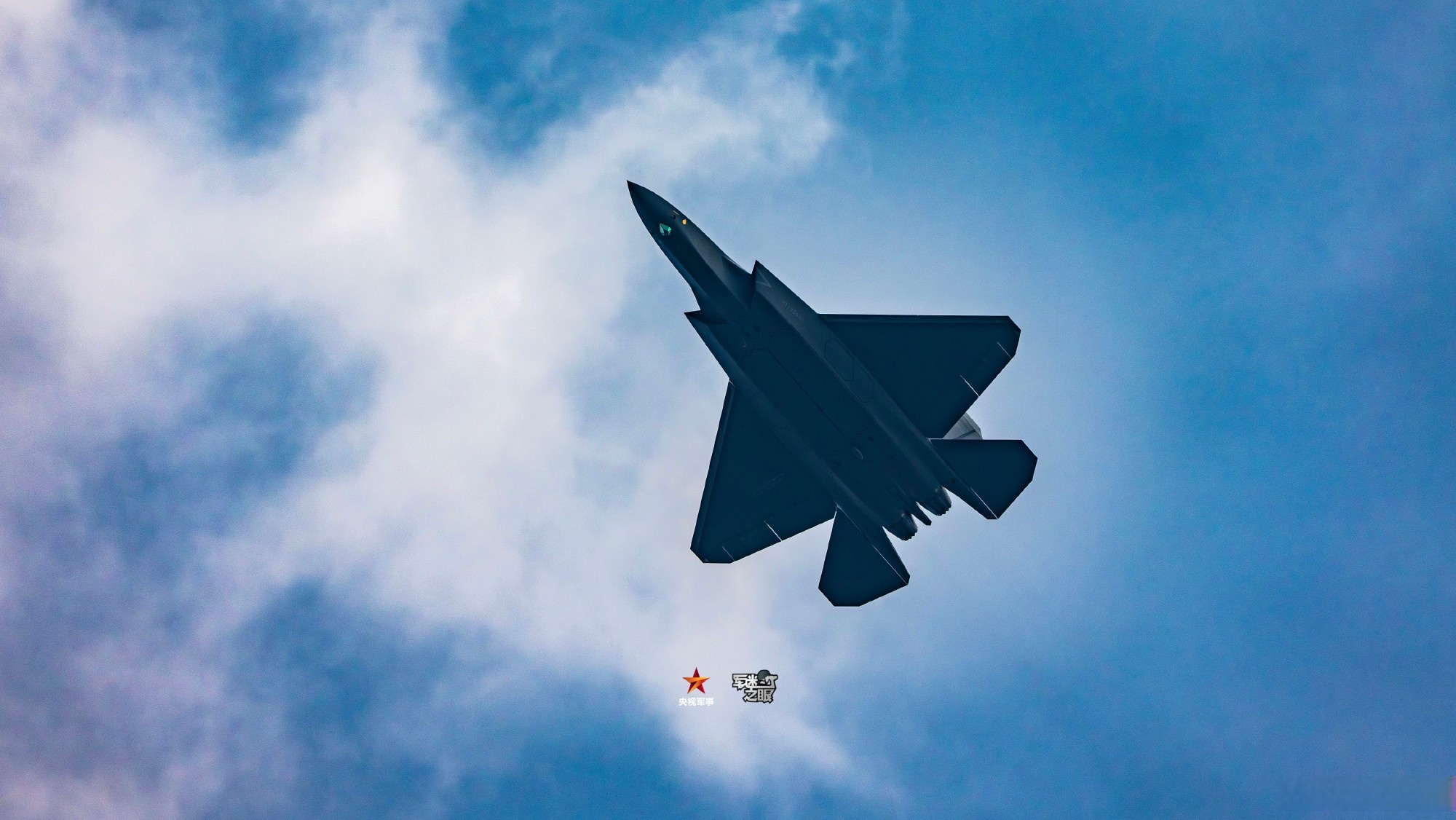 美媒:美国激光武器锁定“可疑无人机” 击落的或是派对气球