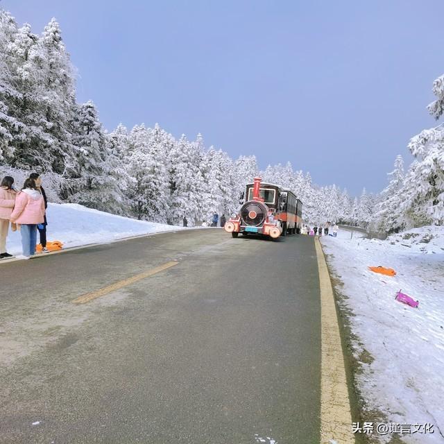 春节假期重庆武隆仙女山掀起冰雪运动热潮