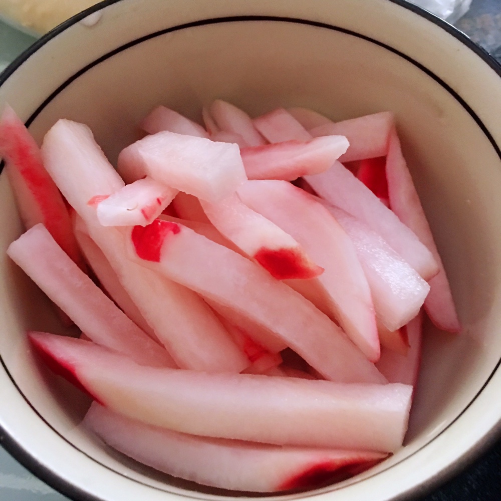 （新春走基层）浙西小镇炒出“硬核”年味