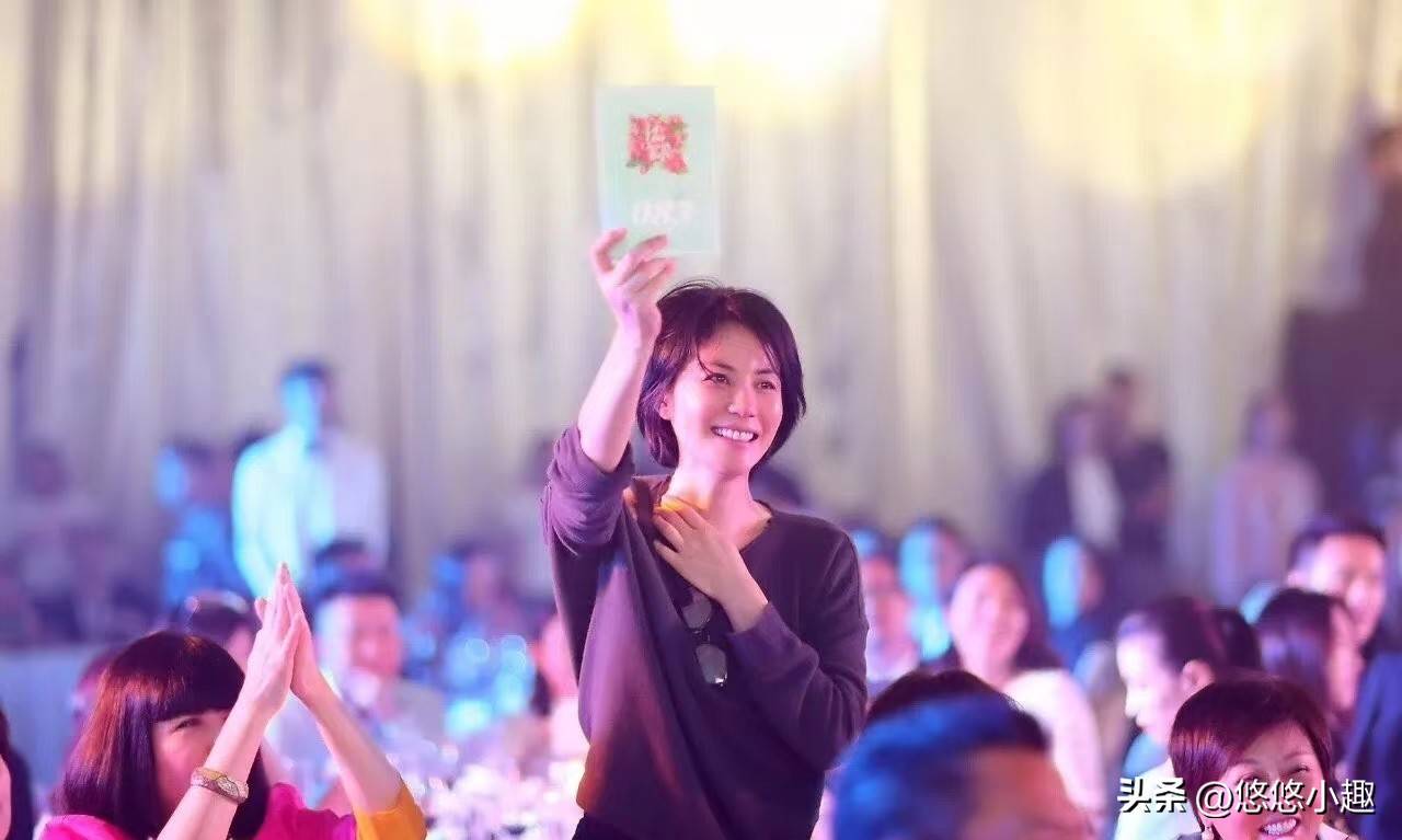 王菲水滴耳环再次出圈,网友立刻找到同款!窦靖童发文