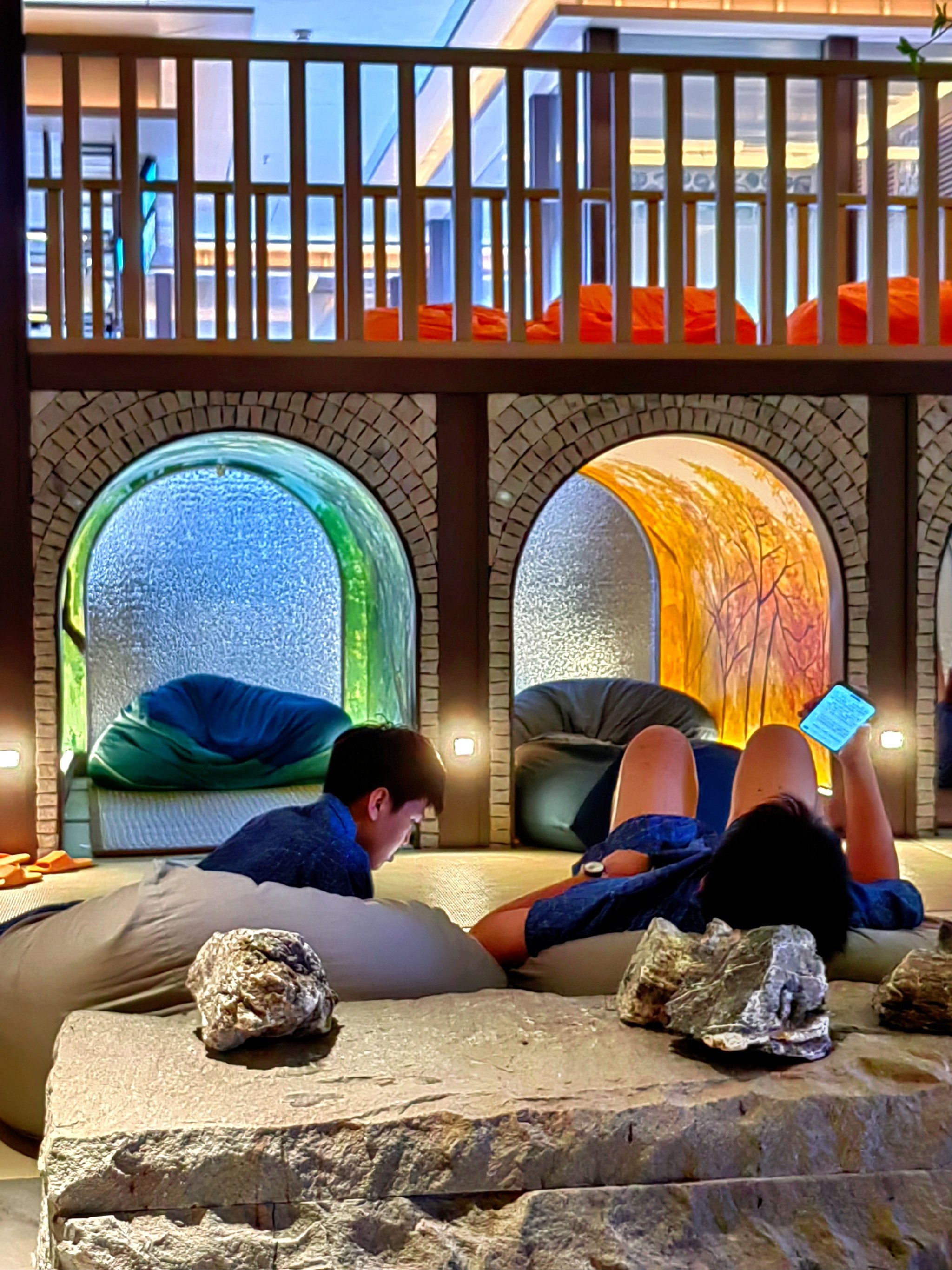 年轻人过年，把洗浴中心玩成了“性价比酒店”