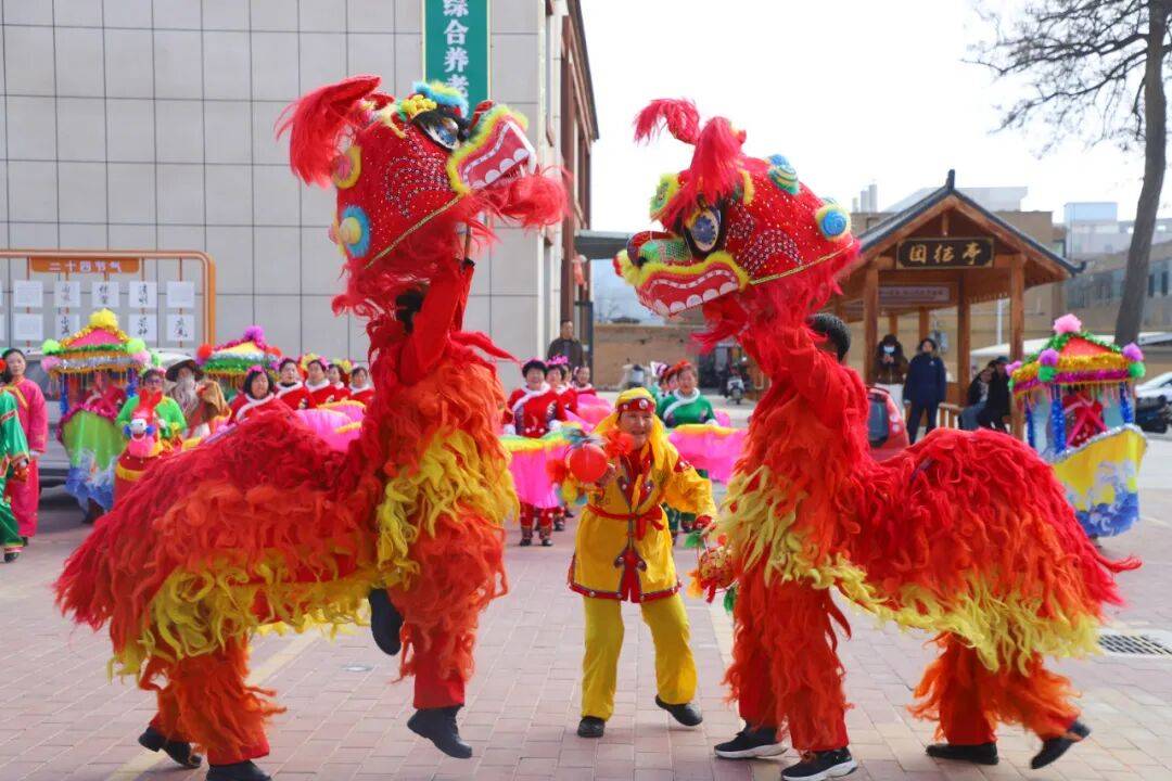 “彩陶之乡”甘肃临洮：六百人社火集中展演 傩舞狮跃闹新春
