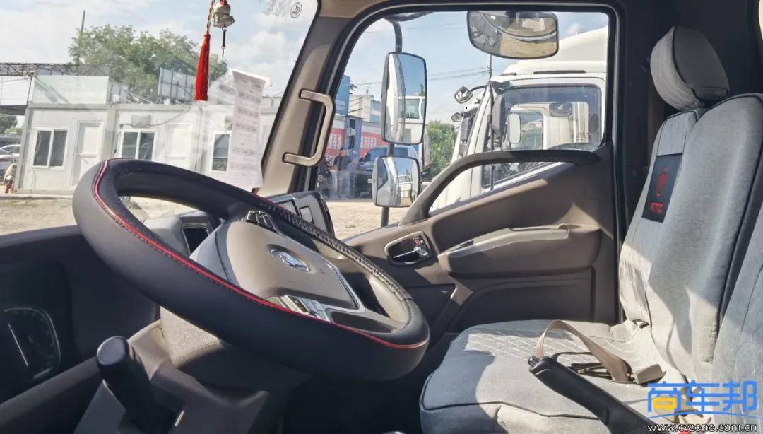 几百辆纯电公交因电池故障大面积停运，记者实探：企业已停产两年，司机称显示能跑近400公里实际只跑160，跑两趟就得补电