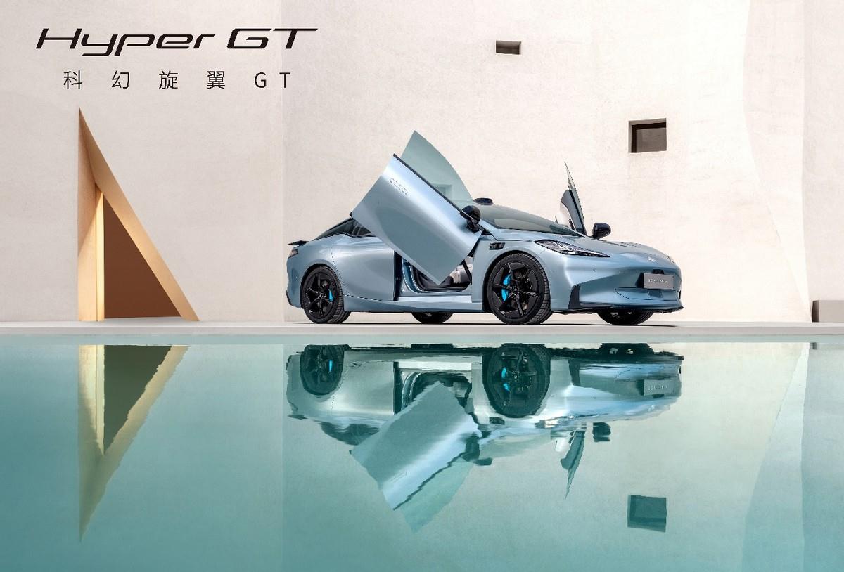 几百辆纯电公交因电池故障大面积停运，记者实探：企业已停产两年，司机称显示能跑近400公里实际只跑160，跑两趟就得补电