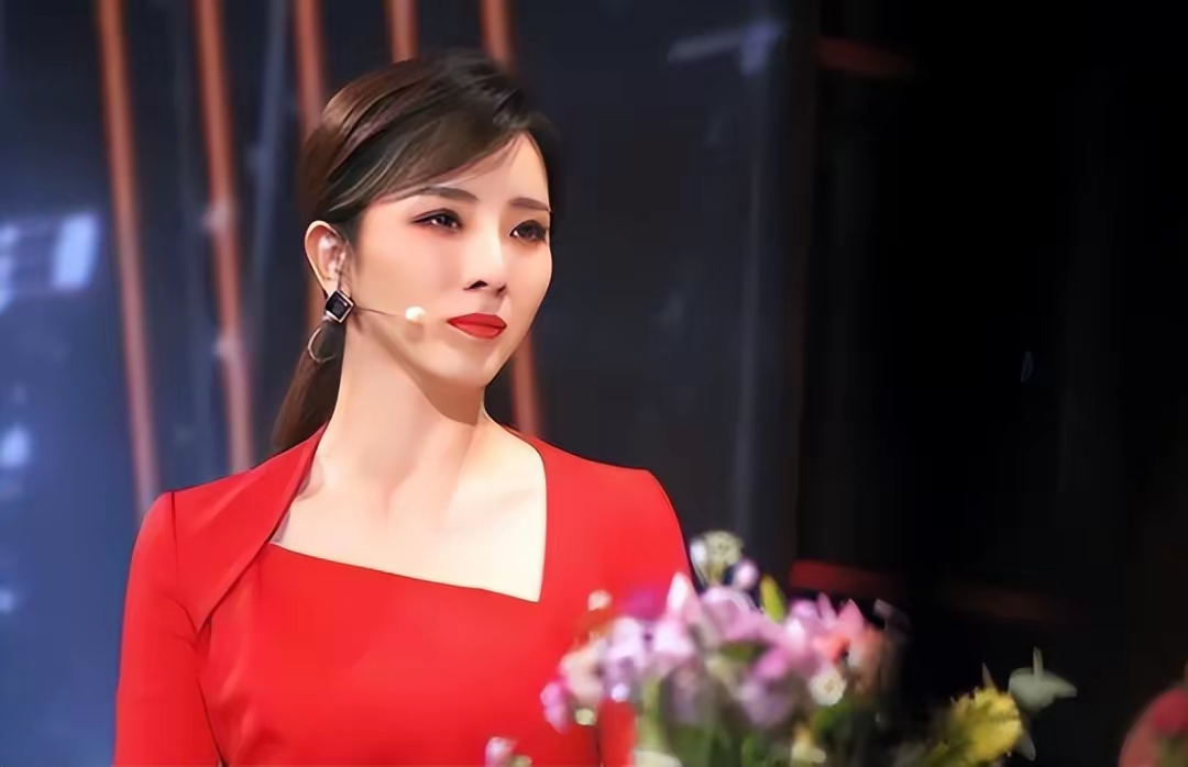 《从央视春晚看Z世代消费》:“新四样”是对春晚DNA的重塑