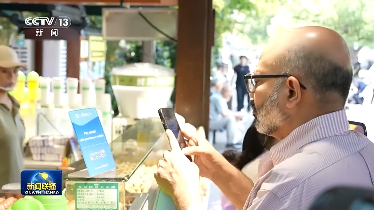 潘功胜：中国没有必要也无意通过汇率贬值获取贸易竞争优势