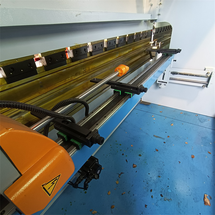 亚威股份获得外观设计专利授权:“数控板料折弯机护罩(PBE系列)”