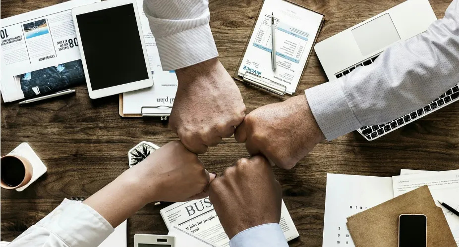 A股公司董事长去世，享年60岁！未成年女儿继承超9亿元股票，相关股份所对应的一切权利均由其母亲行使