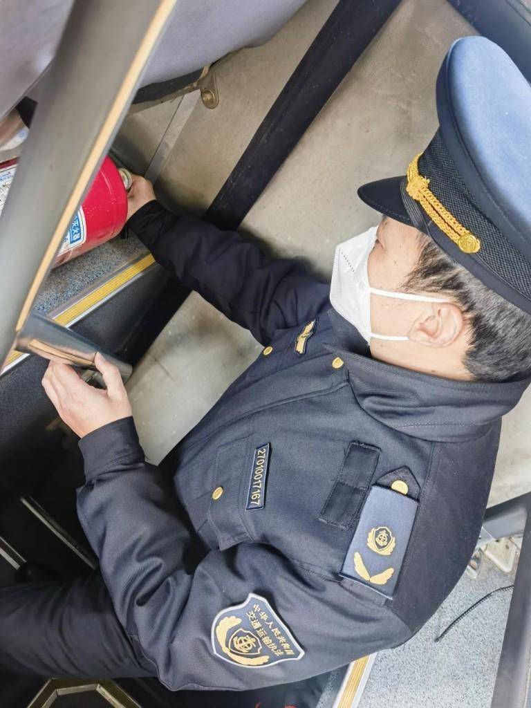 拥有“如意行”驾乘险,出行更顺畅!,人保有温度_2025年防晒用品行业深度解析:现状格局、增长引擎与未来趋势分析