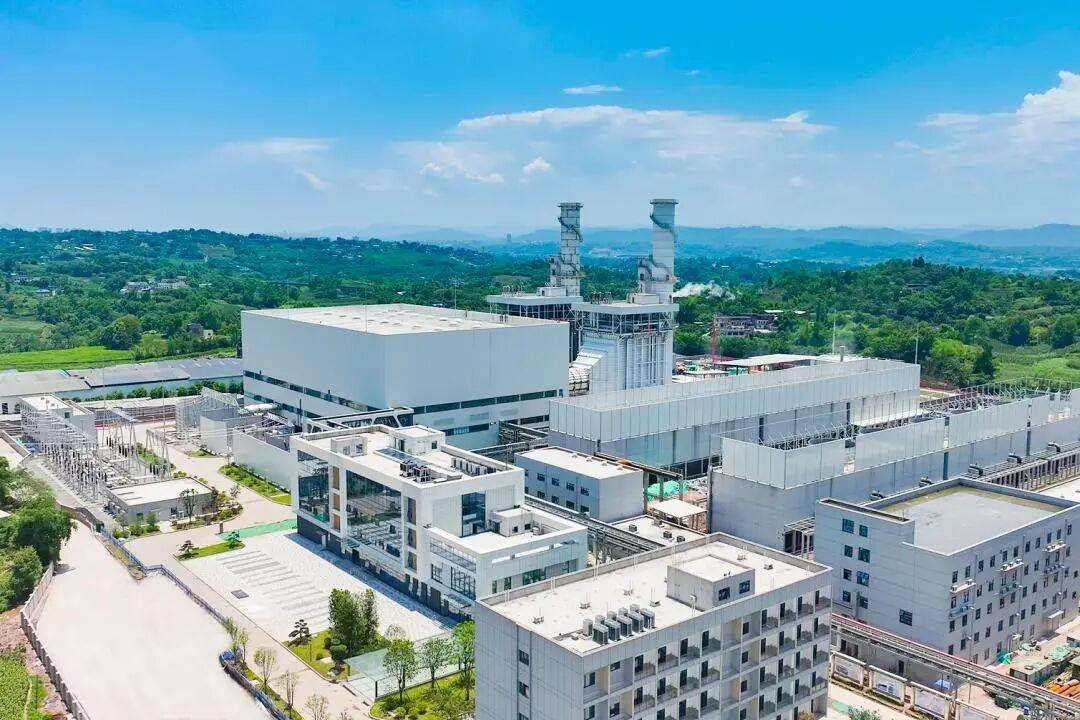 中国首台550兆瓦F级燃气机组投产发电