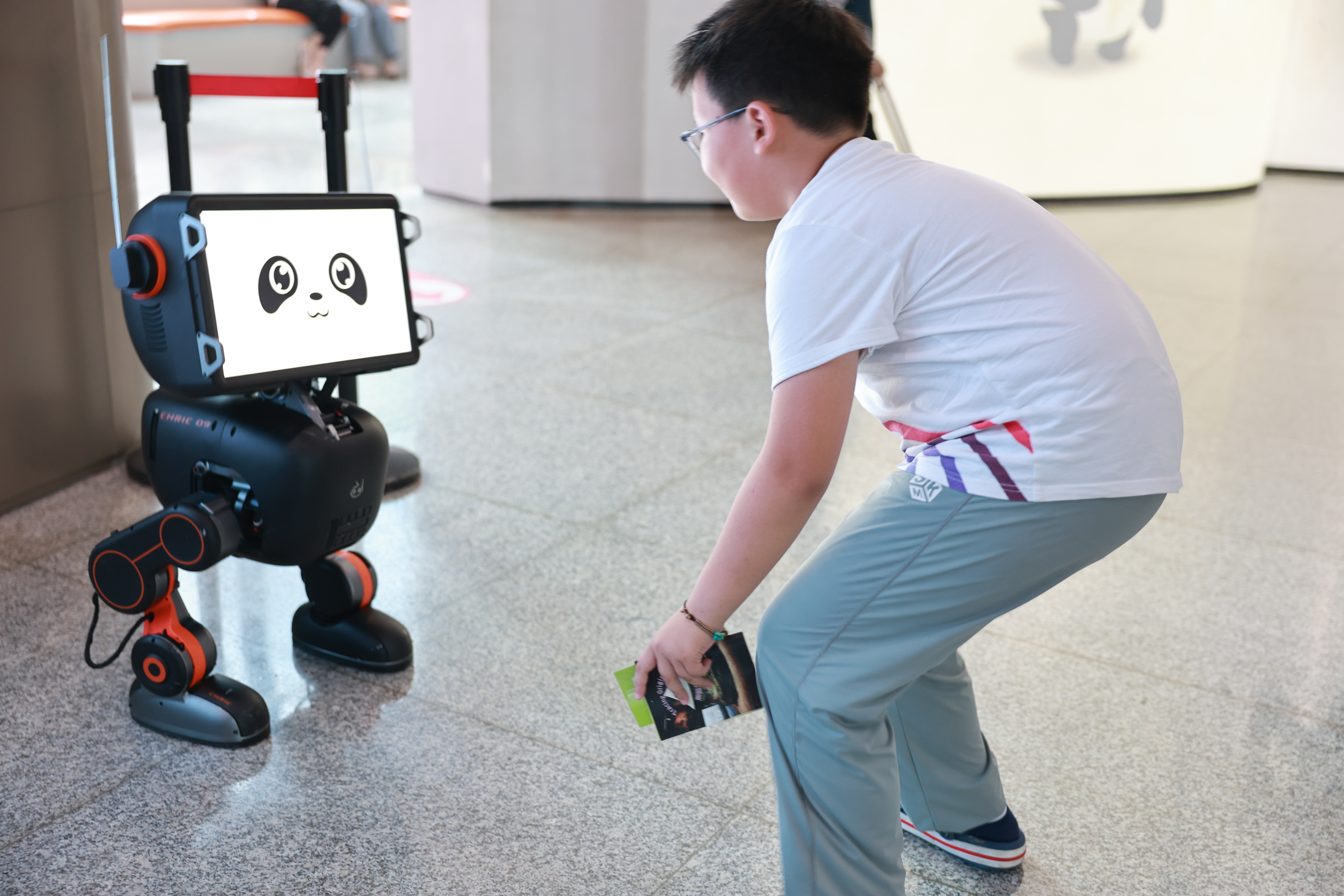 康养机器人正在中国加速走进现实生活