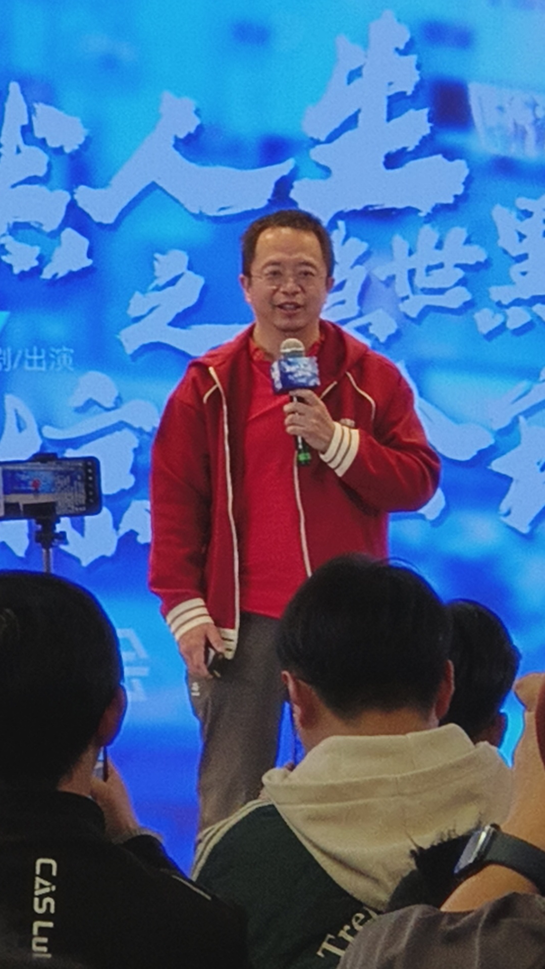 周鸿祎西安交大校庆对话青年学子:AI时代如何重塑核心竞争力