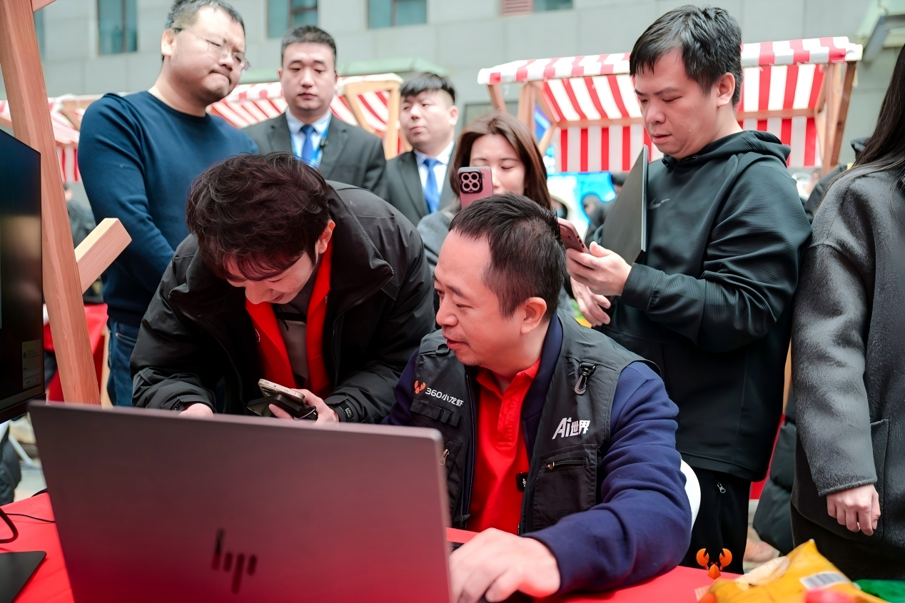 周鸿祎西安交大校庆对话青年学子:AI时代如何重塑核心竞争力