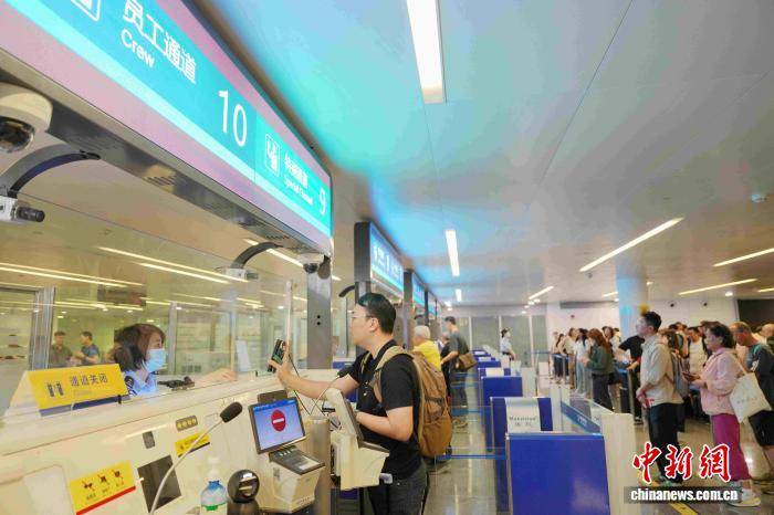 “广西三月三”假期通关忙 友谊关口岸单日进出境车辆创新高