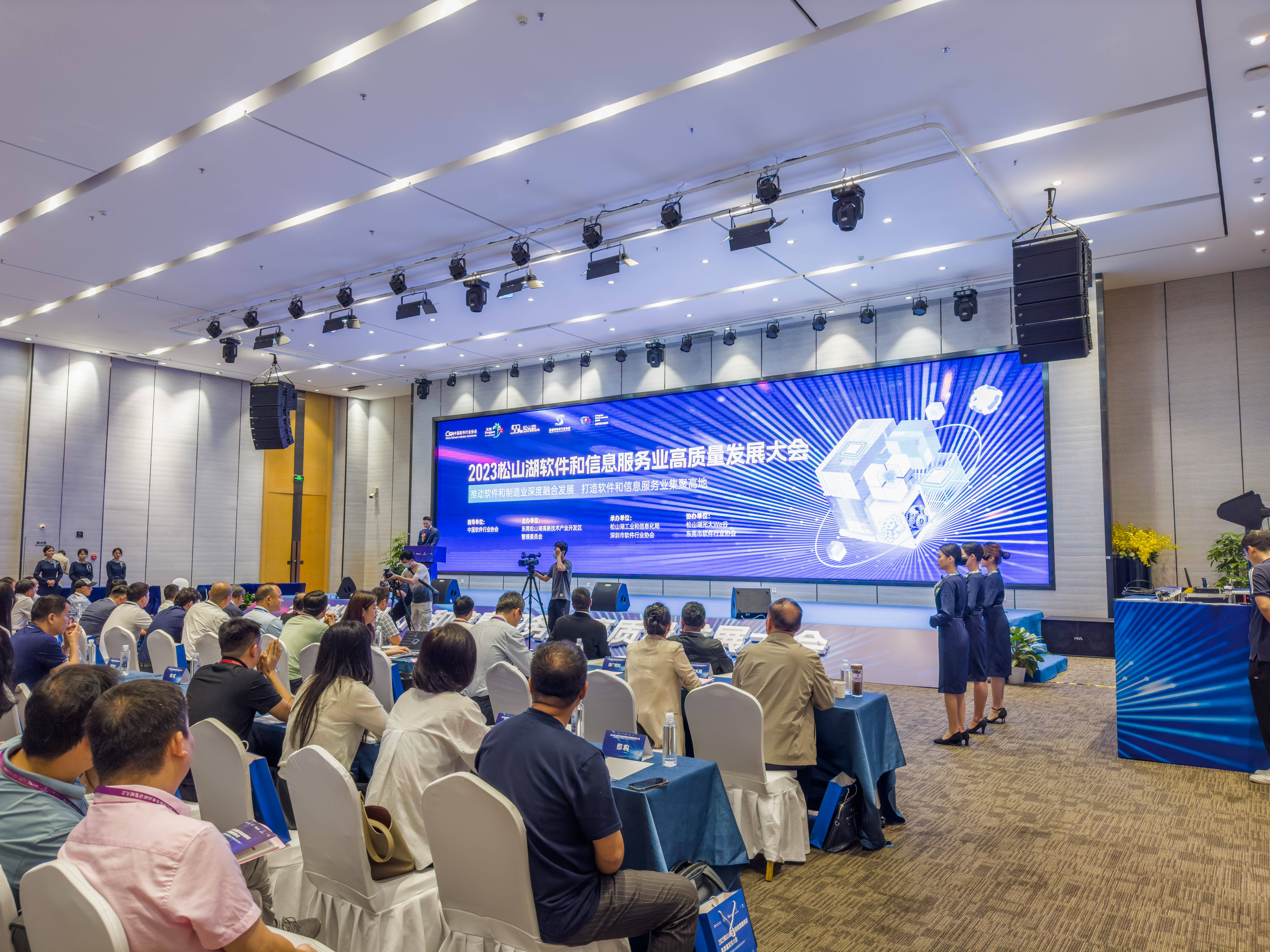 3月互联网数据服务业用电增长超四成！电力ETF华泰柏瑞（561560）交投持续升温