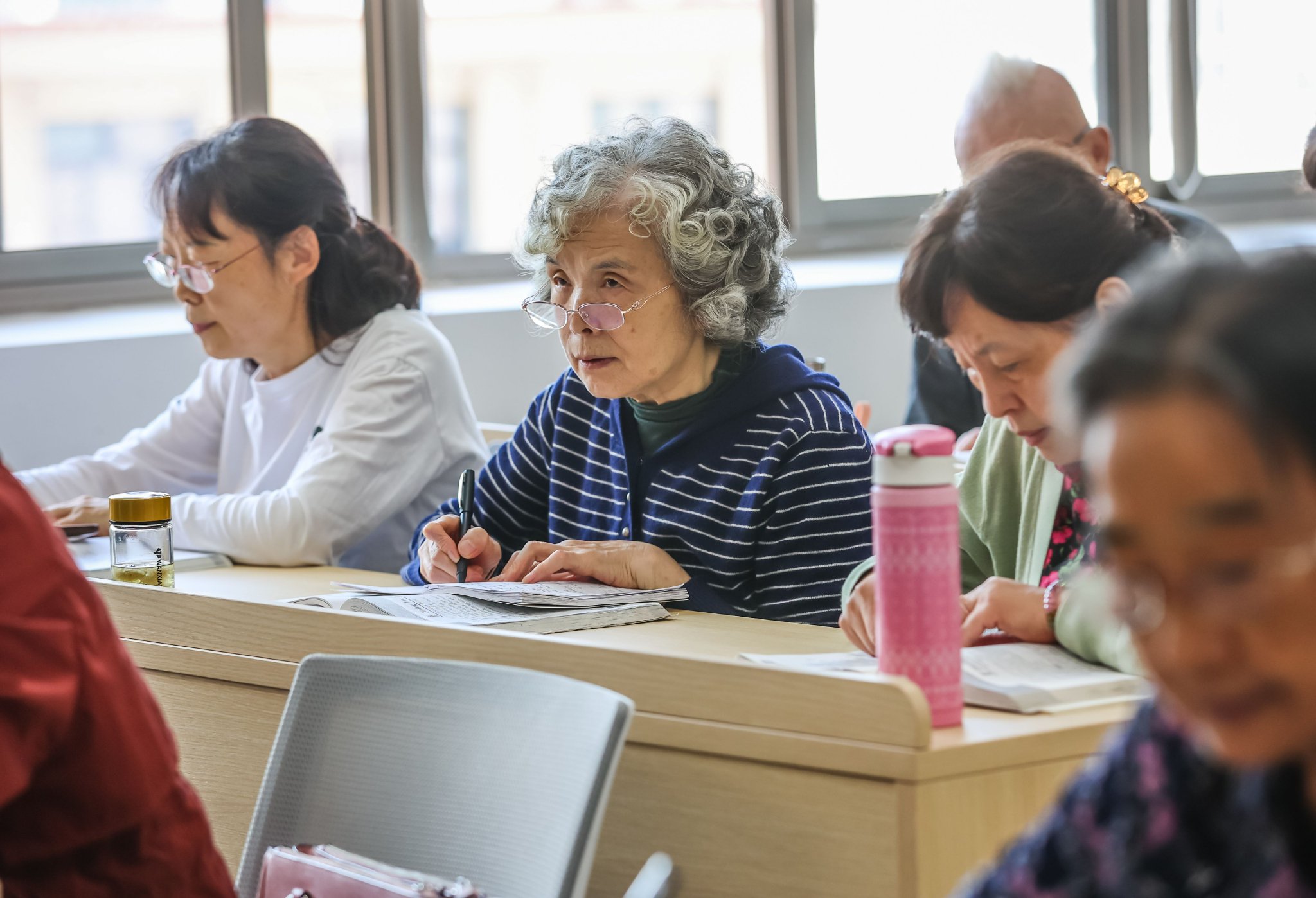 “00后”咖啡师遇见银发族：我在老年大学开“潮课”